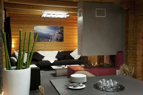 Mont Soleil This is the right place for the pampered winter sports enthusiast: a spacious, luxury chalet at the first-rate ski resort, Paradiski. It is located roughly 1600 metres up in the Plangagnant district. The pistes and ski lifts are about 700...