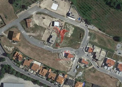 Lote de terreno em Boidobra na cidade da Covilhã, localizado na urbanização da Quinta da Alampada com uma área de 425,50 m2, para uma área máxima de implantação de 100m2 com a possibilidade de  área máxima de implantação de  20m2 para anexo, volumetr...