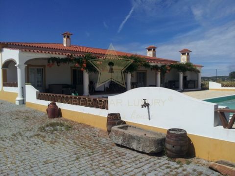 Wonderful 4-bedroom farmhouse in the heart of the Alentejo. Built on a plot of 11,311 m² and with incredible views of the Alentejo countryside. The town of Reguengos de Monsaraz, situated in the heart of the Alentejo, has a special charm and is consi...