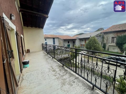 Semi-detached village house on one side, to be renovated, of approximately 96m² of living space with 4 bedrooms, a living room with a fireplace opening onto a large south-facing balcony. The living area is on the first floor. On the ground floor, the...