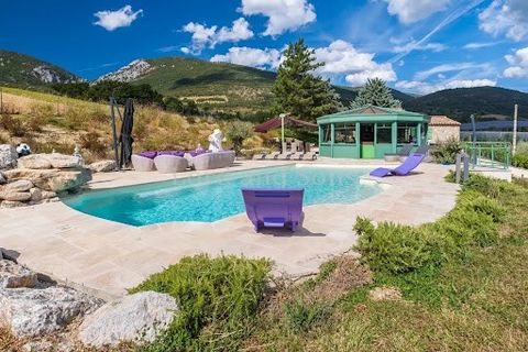 Lord ans Sons offers you this charming house, located in Saint-Auban-sur-l'Ouvèze, 16 kilometers from Buis-les-Baronnies. This renovated property built on a plot of 3600m2 will offer you a calm environment with a panoramic view, both outside by its h...