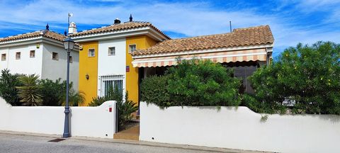 Introducing to the market this beautiful 3 bed 2 bath detached villa located on the edge of the vibrant Spanish town of Los Montesinos. A town where locals and ex pats of all nationalities socialise together in local bars, restaurants, in the bakery ...