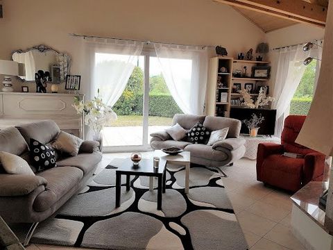 Very beautiful villa in perfect condition, of Provencal style of about 263 m2 and including on the ground floor: an entrance hall, a superb bright living room with kitchen, living room and living room with fireplace, 2 bedrooms and a bathroom Upstair...