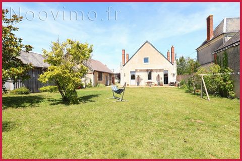 Your noovimo real estate advisor Emmanuel Jeanneau ... offers you this house located in the town of Hommes, 3.5km from Savigné-sur-lathan, 15km from Langeais and 34km from Tours centre. This 1903 house offers an entrance hall leading to two rooms, cu...