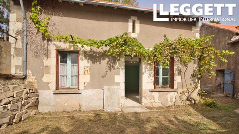 A24739SGA86 - Two stone houses in need of renovation, one measuring approx. 72 m2, the other approx. 85 m2, on a plot of approx. 260 m2. One of the roofs has just been redone and the other one is being revised. Everything else needs to be done, inclu...
