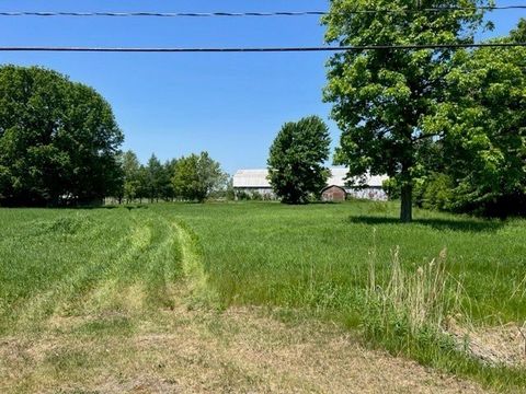 TAKE NOTE: THERE ARE SALES TAXES TO ADD FOR A TOTAL OF $498,990.00 Superb land of 38308 sf. Prime location just minutes from the 20.. Do you dream of being in the countryside? This land has a lot to offer you, no rear neighbors and mountain views. Cu...