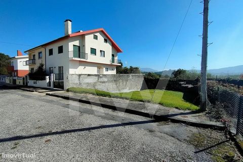 Plot on Avenida 8 de Julho, in Vila Praia de Âncora, one of the quietest areas to live in the municipality of Caminha. Make your home here and enjoy the advantage of acquiring a lot, not a land, because you already have the infrastructures created, b...