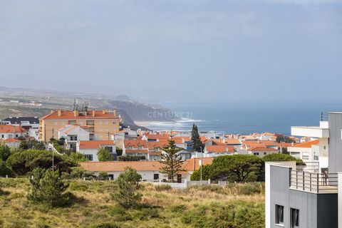 Today we are going to present this wonderful proposal of typology T3 with 150 m2 with sea view on the side, 1 parking space and 1 magnificent storage room located on floor 0.  Property is in excellent condition of habitation, being inhabited by the s...