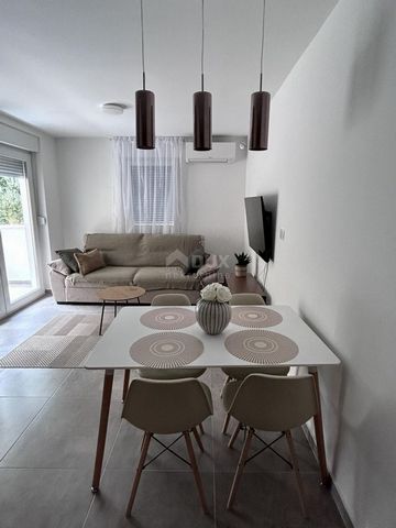 Location: Istarska županija, Pula, Centar. ISTRA PULA, CENTER - 1BR+DB furnished apartment ready for long-term rent. We present a completely newly decorated apartment, located in a modern new building near the center of Pula and all the necessary fac...