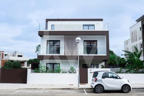 Independent House |T4 | NEW | Luxury Finishes | ALCOCHETEDetached house with contemporary architectural lines, 3 minutes from the Vasco da Gama Bridge and Freeport. Highlight for the excellent quality finishes and materials. Composed of 3 floors, wit...