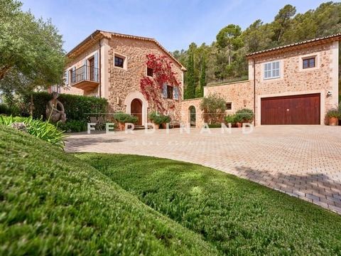 Finca méditerranéenne avec vue panoramique, permis de location, maison d'hôtes et garage La belle finca est située de manière pittoresque à seulement 10 minutes en voiture de Palma et se trouve dans une position surélevée et offre une vue panoramique...