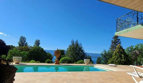 Luxusvilla mit Panoramablick auf den Genfersee und nur einen Steinwurf von der Schweizer Grenze und dem See entfernt. Diese Luxusvilla verfügt über 6 Zimmer mit ca. 300 m2 Wohnfläche und einem herrlichen Blick auf den Geneva.It wurde mit viel Geschma...