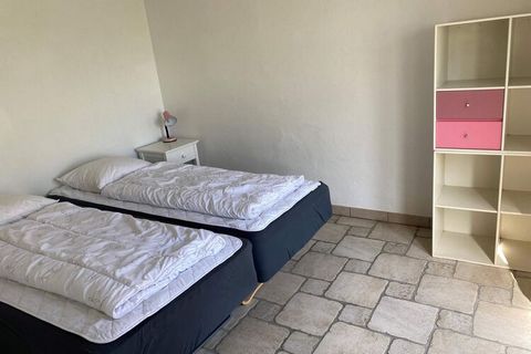 Schöne, helle Ferienwohnung mit Whirlpool, gelegen im malerischen Boddum. Genießen Sie den fantastischen Blick auf die Landschaft und zum Wasser sowohl von innen als auch vom Grundstück aus! Entspannen Sie sich im großen Wohnzimmer, das zum Boden hin...