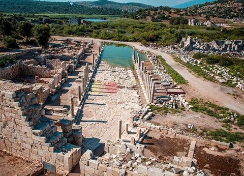 Treffen Sie eine Lebenserfahrung, die in Side, Manavgat, auf Sie wartet, wo die großartige Geschichte und die Naturschönheiten von Antalya zu Hause sind! In dieser besonderen Region erwartet Sie eine Atmosphäre, die mit dem Meer, der Natur und der Ge...