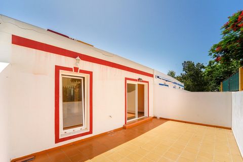 We are pleased to introduce this two bedroom property for sale, located in the quietest and most peaceful street in the area: La Puntilla, a cul-de-sac that guarantees maximum privacy and serenity. This cosy apartment is part of a small residential c...