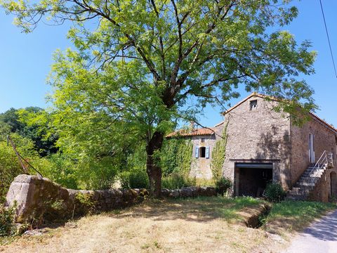 Stone house of around 130 M2 to renovate on plots of 994 M2 with on the ground floor: 1 garage of 21 M2, 1 Sheepfold of 32 M2, laundry room of 12.80 M2, 2 cellars of 13.50 M2, 7 M2, 1 beautiful cellar 16 M2 vaulted concrete slab and jointed stones, 1...