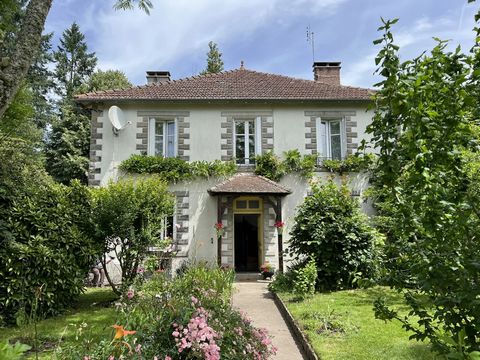 EXCLUSIVE TO BEAUX VILLAGES! A haven of peace in the Perigord Vert, this pretty house offers the perfect setting for country living. On the ground floor you will find a well equipped kitchen with an island, a dining room with its wood-burning stove, ...