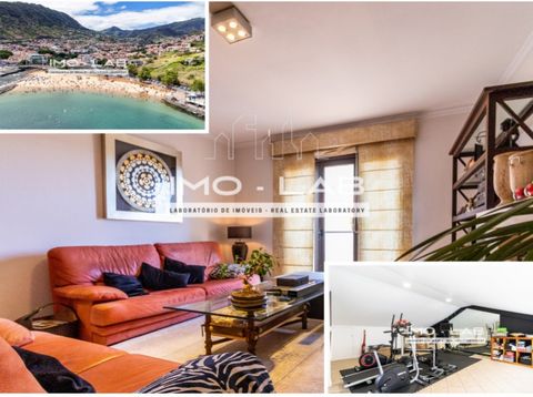 We present a stunning 3 bedroom villa, located in the heart of Machico, on the picturesque island of Madeira. This property, as new, offers the comfort and convenience of modern living, in an engaging and serene setting. Just 23 meters above sea leve...