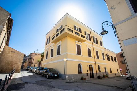 Antistante la chiesa di Sant'Antonio su Piazza Belvedere, e precisamente su Via XX Settembre, proponiamo in vendita appartamento posto al secondo ed ultimo piano di 130 mq con balcone panoramico vista mare e terrazza privata. La proprietà è ubicata a...