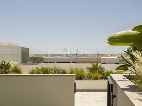 Fuseta Magnificent new 2-bedroom apartment in a waterfront residence with a pool and garage. Discover this apartment located in a new residence on the first line facing the Ria Formosa. Fuseta is known for its beautiful beach, clear Caribbean-colored...