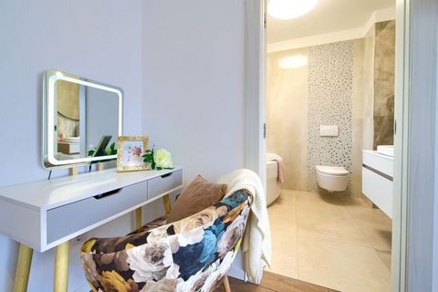 Luxuriös ausgestattetes Ferienhaus mit Pool für 8 Personen. Das Haus verfügt über 4 Schlafzimmer, 3 Badezimmer und eine Toilette, ein Wohnzimmer und eine Küche. Voll ausgestattet, klimatisiert, ideal für Familien oder Gruppen von Freunden. Neben eine...