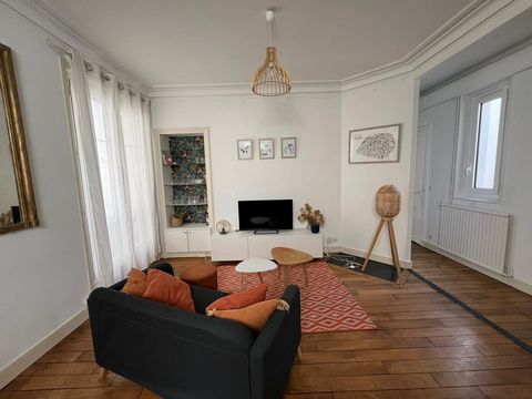 Amazing flat in the heart a paris. Very quiet as located away from road. It emcompases - 1 room double bed - 1 room that can suits either 1 single bed or 1 double bed - 1 bathroom with séparated WC - 1 main room with kitchen open to living and dining...