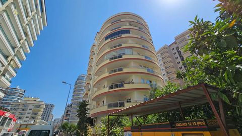 Apartamento asequible en la zona de Mahmutlar, 115 m2 Apartamento amueblado de dos dormitorios en venta en el 6º piso en Mahmutlar Le ofrecemos un acogedor y luminoso apartamento amueblado de dos dormitorios, situado en la 6ª planta de un complejo re...