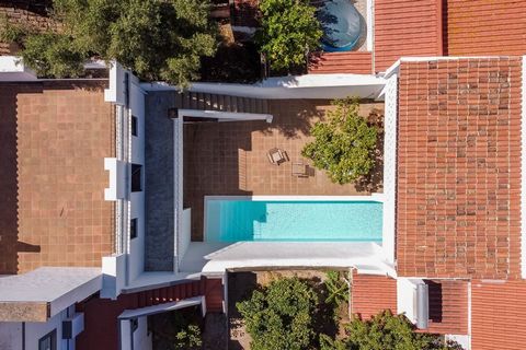 Description Maison de 5 chambres, récemment rénovée, située à Pavie, Vila do Concelho de Mora, au cœur de l’Alentejo. À 147 km de Lisbonne (1 heure et demie de route par l’autoroute A6), à 45 km d’Évora, à 41 km d’Estremoz, à 22 km d’Arraiolos, à 28 ...