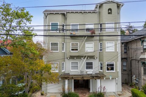 2021 San Jose Ave. is a well located classic 18 unit apartment building in the Bronze Coast neighborhood of Alameda. The property consists of 18 one bedroom units and 6 car garage parking. Most units have excellent natural light, original hardwood fl...