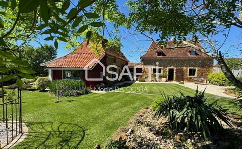 Située à Peyre (40700), cette propriété offre une vue dégagée et apaisante sur la campagne vallonnée et les Pyrénées. Proche de Morlanne et Hagetmau, elle associe charme rural et accès facile à des commodités. La maison avec sa charmante façade en pi...