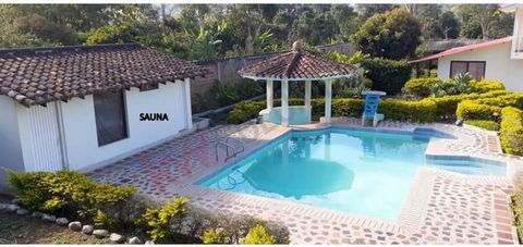 I SELL FINCA WITH A LOT AREA OF 1.460MT2 IN PAVAS, CORREGIMIENTO DEL VALLE DEL CAUCA, WITH RECREATION HOUSE, SWIMMING POOL, JACUZZI, SAUNA. WITH GREAT LOCATION ON ONE SIDE OF THE VILLAGE CLOSE TO EVERYTHING. IT CONSISTS OF LIVING ROOM, KITCHEN, SOCIA...