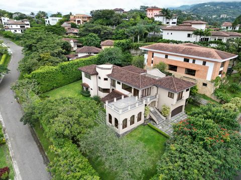 Don’t miss this extraordinary opportunity to own a stunning luxury home in Villareal, set on a generous 1,611.2 m² lot with 650 m² of meticulously crafted living space. This exceptional property is designed for ultimate comfort and elegance, perfect ...