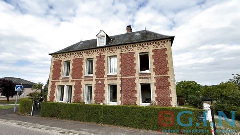 GIN vous propose cette maison de maître datant de 1895 avec sa toiture en ardoise de 150m2, 5 chambres, vivable de plain-pied. Elle est composée  : Rez-de-chaussée : une entrée avec cuisine ouverte, un salon, une grande salle à manger, un bureau, une...