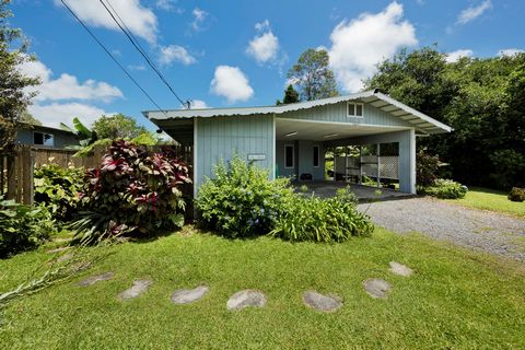 Willkommen in dieser charmanten Residenz mit 3 Schlafzimmern und 2 Bädern im Herzen von Pacific Paradise Gardens, Mountain View. Eingebettet in eine ruhige und gut etablierte Nachbarschaft, kombiniert dieses Haus klassischen Charme mit modernem Komfo...