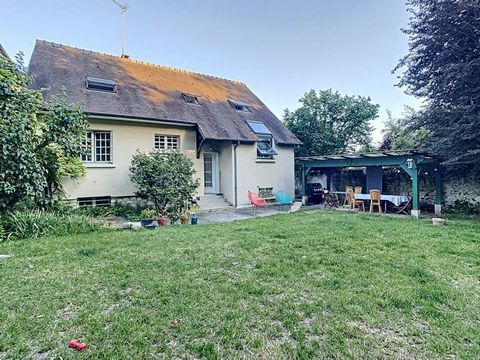 Bienvenue à tous les amoureux de la nature ! Ne cherchez plus, j'ai la maison idéale pour vous à Linas limite Monthléry!! Profitez de plus de 700m² environ de terrain pour accueillir vos amis autour d'un bon barbecue, permettre aux enfants de jouer d...