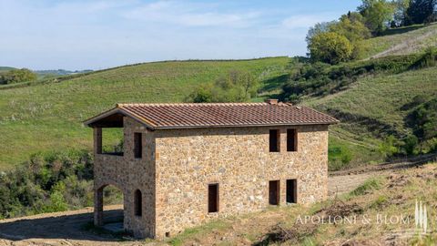 Country house with garden and loggia in a panoramic position for sale near Montalcino, Siena. Nestled in the rolling hills between Val d'Orcia and Crete Senesi is this stone farmhouse to be completed, with a large exclusive garden of 1300 square mete...