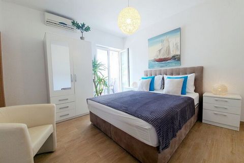 Apartments A&M are located in Soline, a lovely village near historic Dubrovnik. Luggage storage before and after check out are available, so that you can explore the area a bit more before departure. Free parking s available on site. This lovely stud...