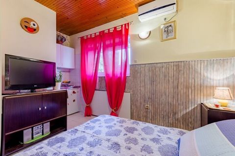 Studio Apartment Silvana is located in Split centre only 800 m from Diocletian's Palace and the famous promenade Riva. It offers accommodation with air conditioning and free WiFi. Studio Apartment Silvana features kitchenette, living room and private...