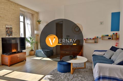 L'agence VERNAY IMMOBILIER a le plaisir de vous présenter en EXCLUSIVITÉ sur la commune de LYON 5 dans le quartier historique de Fourvière, cet appartement de type T3 d'une superficie de 61,40 m2 utiles et d'une surface (loi carrez de 60,50 m2) expos...