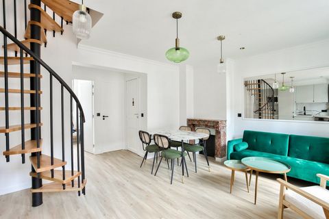 Magnificent duplex apartment located in a very quiet street close to transport and shops in Puteaux. This modern and bright accommodation is ideal for those looking for a comfortable and practical living environment on the outskirts of Paris. Compose...