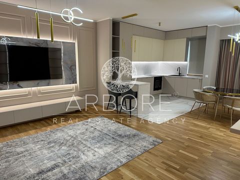 Genießen Sie höchste Raffinesse und Komfort in dieser luxuriösen 3-Zimmer-Wohnung im Herzen des prestigeträchtigen Baneasa-Viertels. Mit viel Liebe zum Detail und zeitgemäßem Design stellt diese Immobilie den Inbegriff urbaner Eleganz dar. Das großzü...