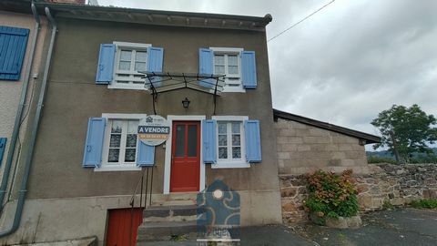 CHAMPAGNAC-LE-VIEUX // Seus agentes oferecem a você... uma pequena e agradável casa de aldeia de 47 M2 em uma área tranquila localizada a 20 minutos da cidade de Brioude! Esta casa de aldeia sem garagem ou terreno é composta no rés-do-chão por uma sa...