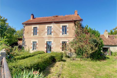 L’agence Falchetto Immobilier vous présente cette maison de campagne avec vue sur champs de 88m2. Située à seulement 10 minutes de Saint-Pourçain-sur-sioule et de Chantelle elle est idéalement proche de toutes commodités. Cette charmante maison, cons...