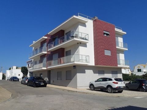 3- , , , 300 Altura Beach. , . . : , , 3 ( ), . . . , . . Windows Alumino oscilo-stop . . . 300 - . 10 , . 40 . . : A #ref:CS-APT-92500