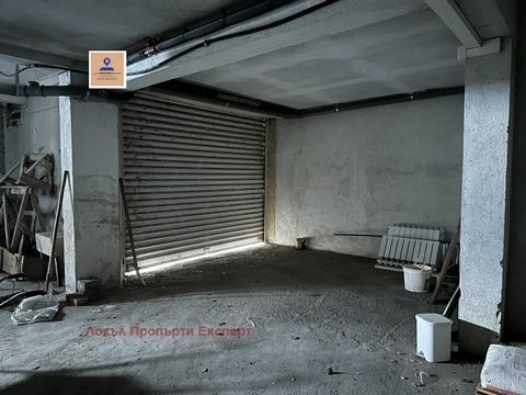 'Local Property Expert' is pleased to present to your attention a parking space in an underground garage, of a residential building, Bansko. Bansko. The underground garage has eight parking spaces, and the building is located in the western part of B...