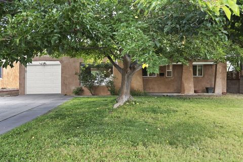 This beautifully updated home in Albuquerque's Northeast Heights boasts newer appliances, kitchen countertop and backsplash, a new garbage disposal, and fresh interior paint in key areas. Both bathrooms feature brand-new vanities! The home also recei...