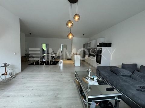 Zum Verkauf steht eine frisch sanierte 4-Zimmer-Wohnung mit einer großzügigen Wohnfläche von 125 Quadratmetern. Diese Wohnung ist Teil eines kürzlich fertiggestellten Renovierungsprojekts, das im Juli 2023 abgeschlossen wurde. Von Boden bis Decke wur...