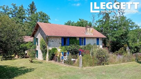 A23091NJD47 - Cet ancien domaine viticole exceptionnel bénéficie d'un cadre charmant et paisible, niché sur les pentes d'une vallée fluviale aux confins du Lot-et-Garonne et du Gers. Il dispose d'au moins 6 chambres et pourrait facilement en accueill...