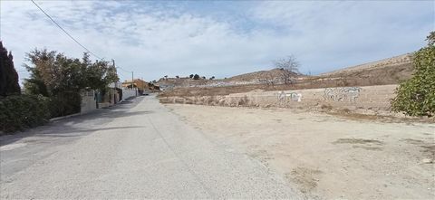 Bent u op zoek naar grond in Villajoyosa? Uitstekende gelegenheid om dit land te verwerven gelegen in de stad Villajoyosa, provincie Alicante. -Kadastrale referentie: 03139A ... PF -Gebruik: Agrario Villajoyosa, gelegen aan de kust van de Marina Baix...