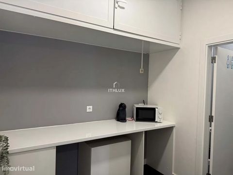 O que é melhor do que receber juros do banco? Ter um imóvel comercial de excelência que gera rendimento com aluguer e ainda tem grande potencial de valorização! Situado na zona mais charmosa de Oeiras, a poucos passos do centro histórico, este espaço...